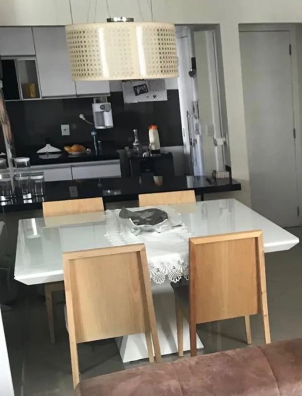 Mesa de jantar quadrada