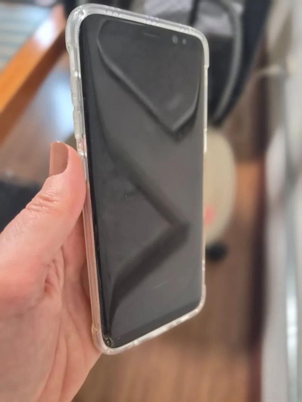 celular S8 prata com capinha nova - Foto 2