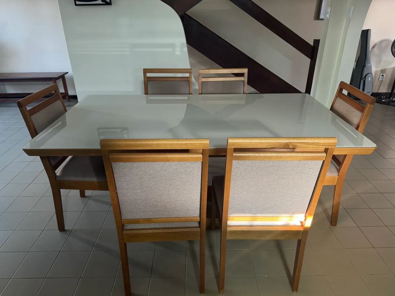 Mesa 6 lugares de madeira e vidro  - Foto 2