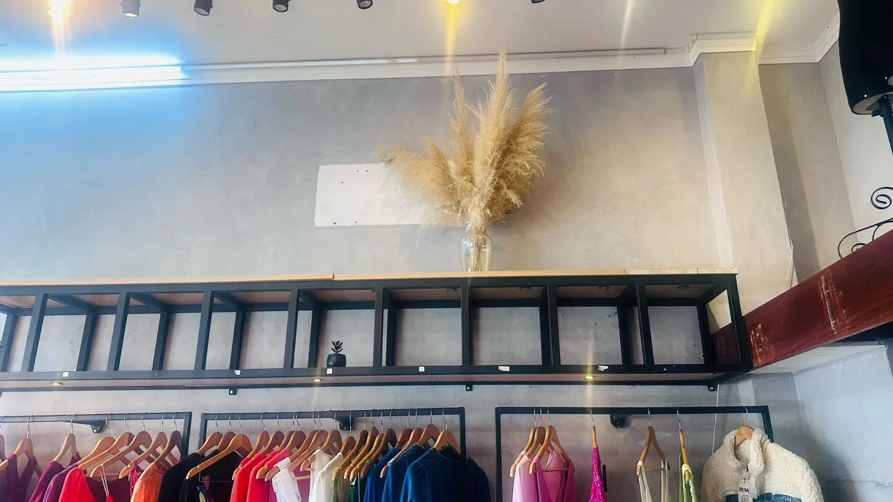 Mobiliário de loja de roupas