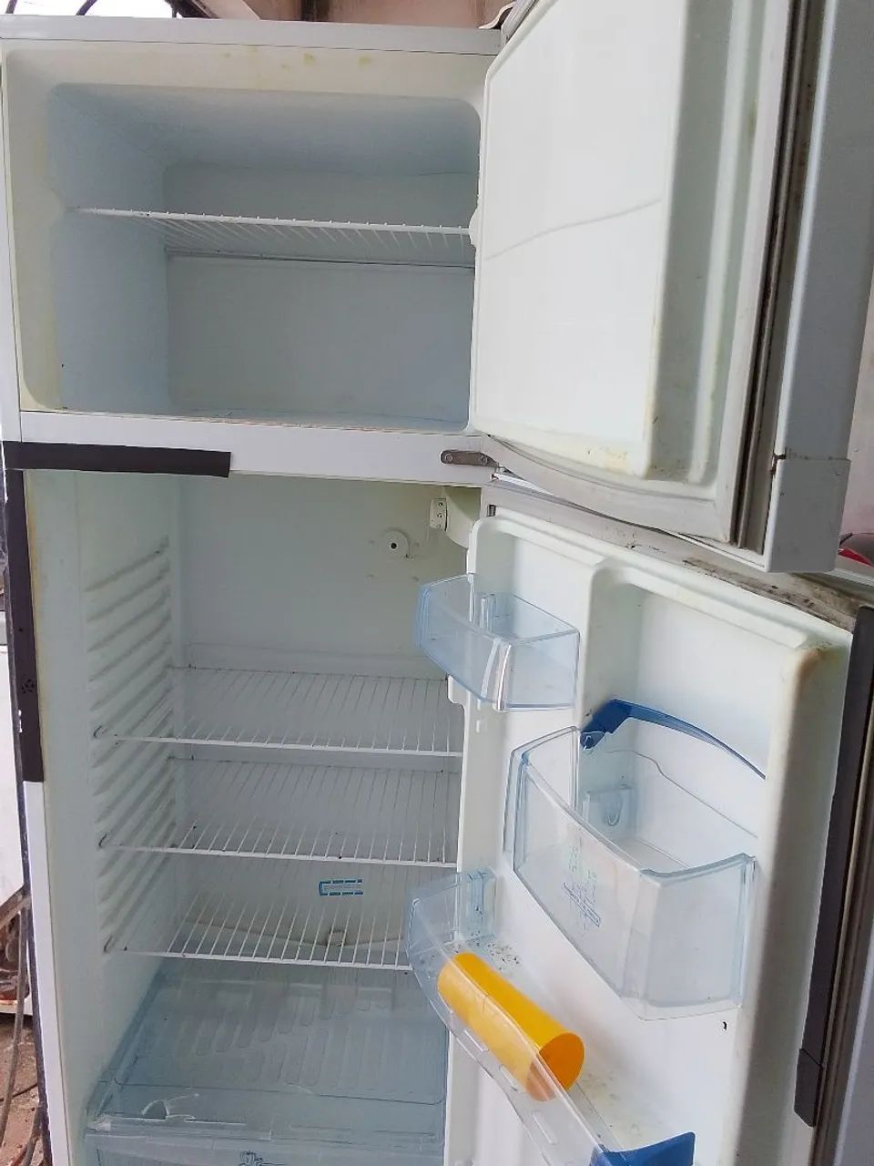 Vendo geladeira toda original  - Foto 2