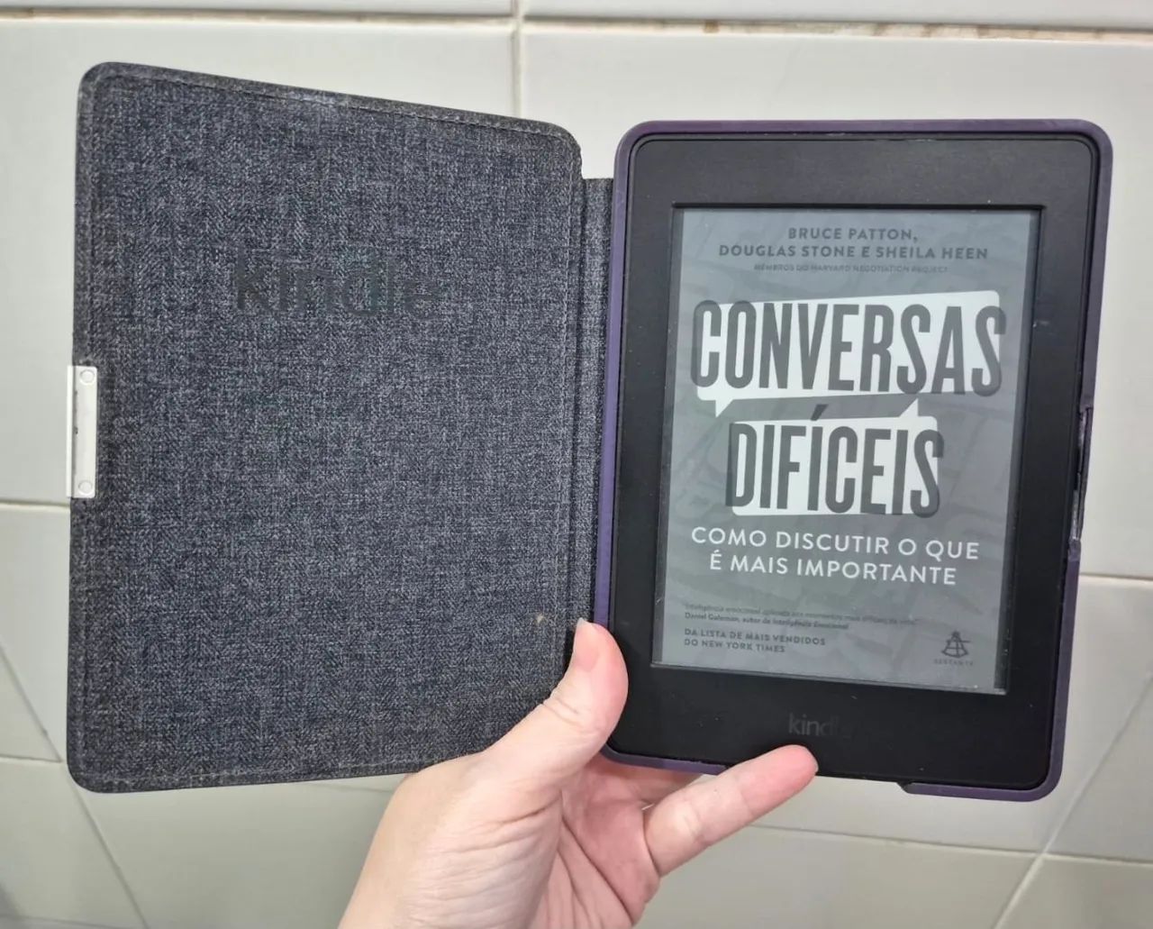 Kindle paperwhite 7° geração luz embutida perfeito estado!  - Foto 4
