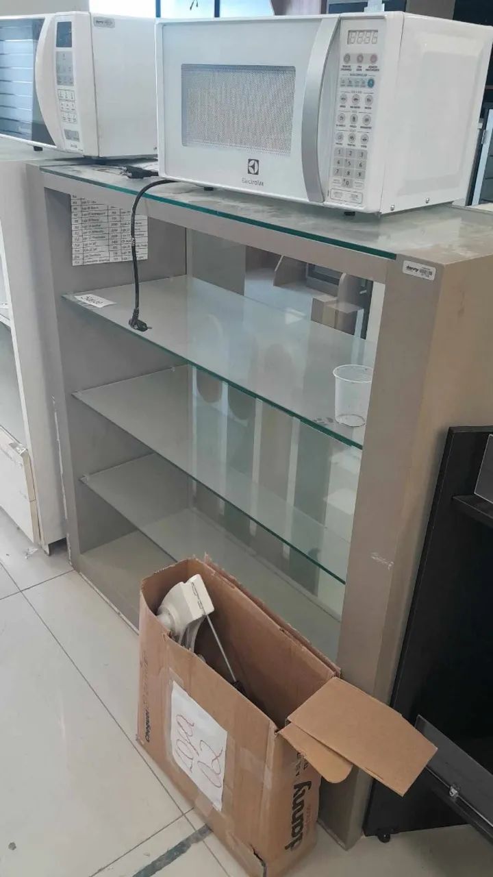 Balcão Expositor com Prateleiras de Vidro | Loja/Comércio | R$ 500