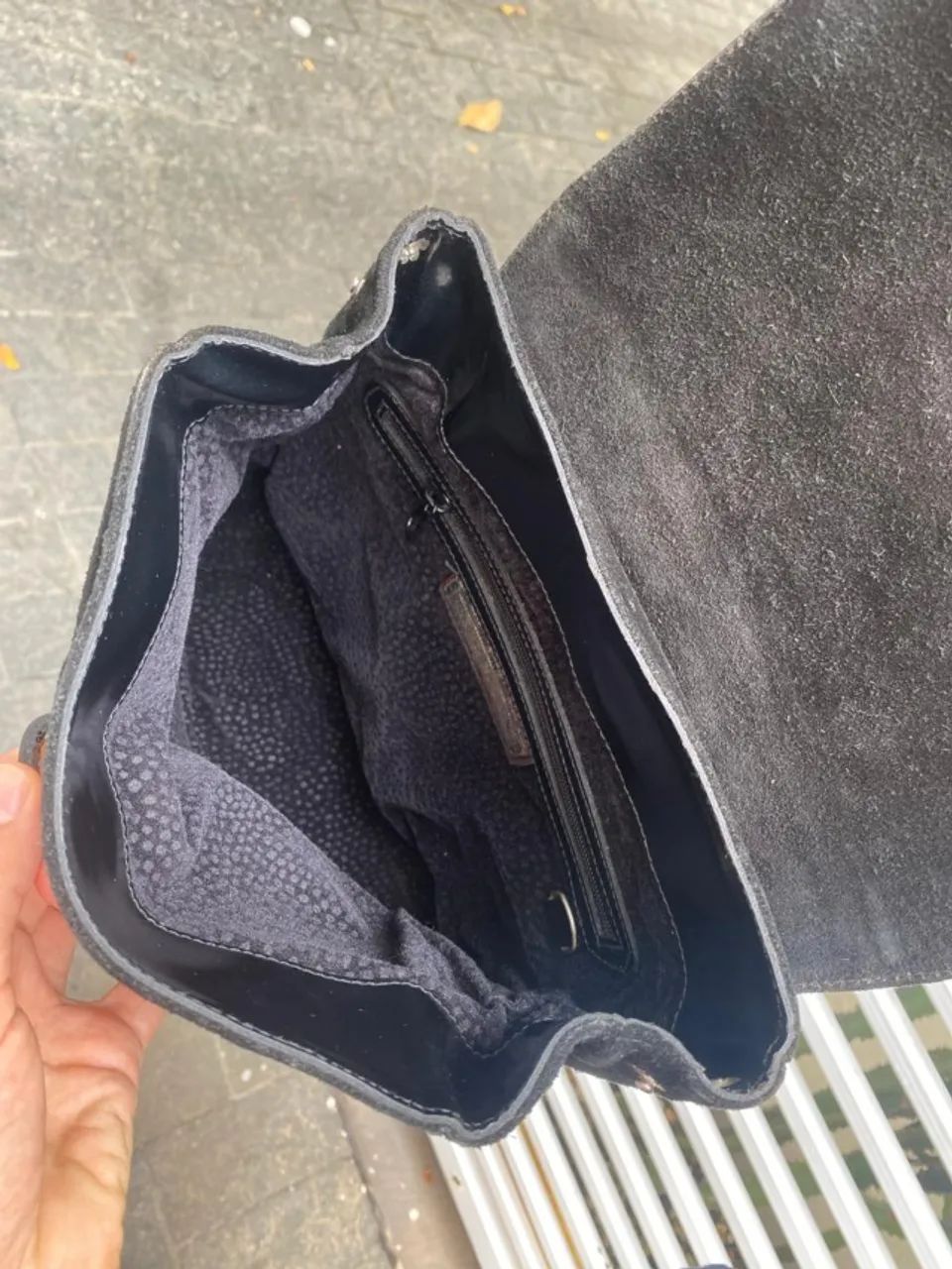 Bolsa mochila de couro e camurça preta - Foto 3