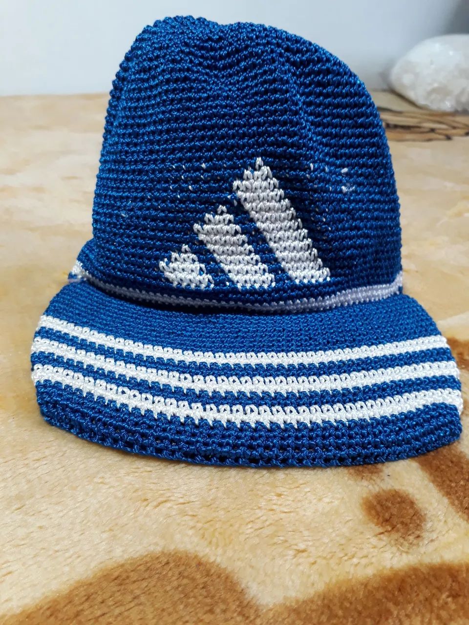 Boné infantil feita à mão 