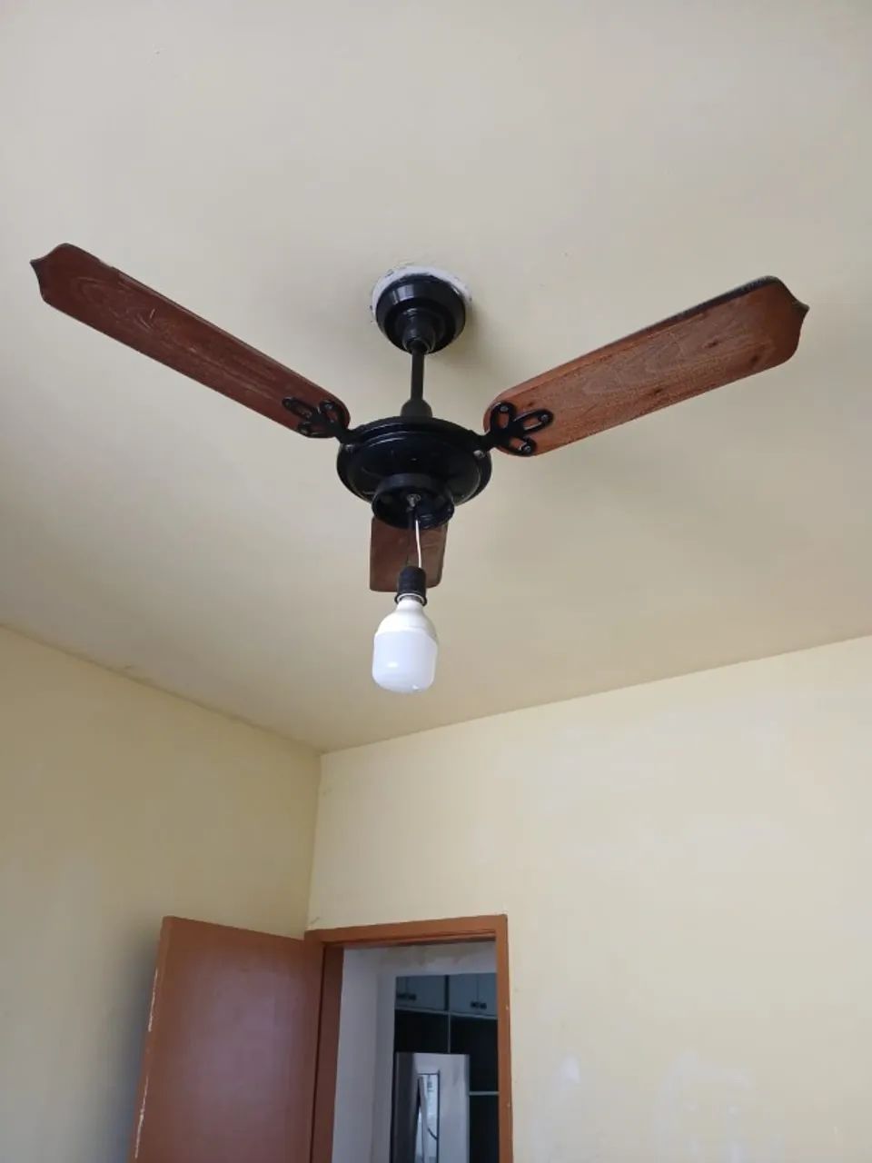 Ventilador de teto com pás de madeira - Foto 2