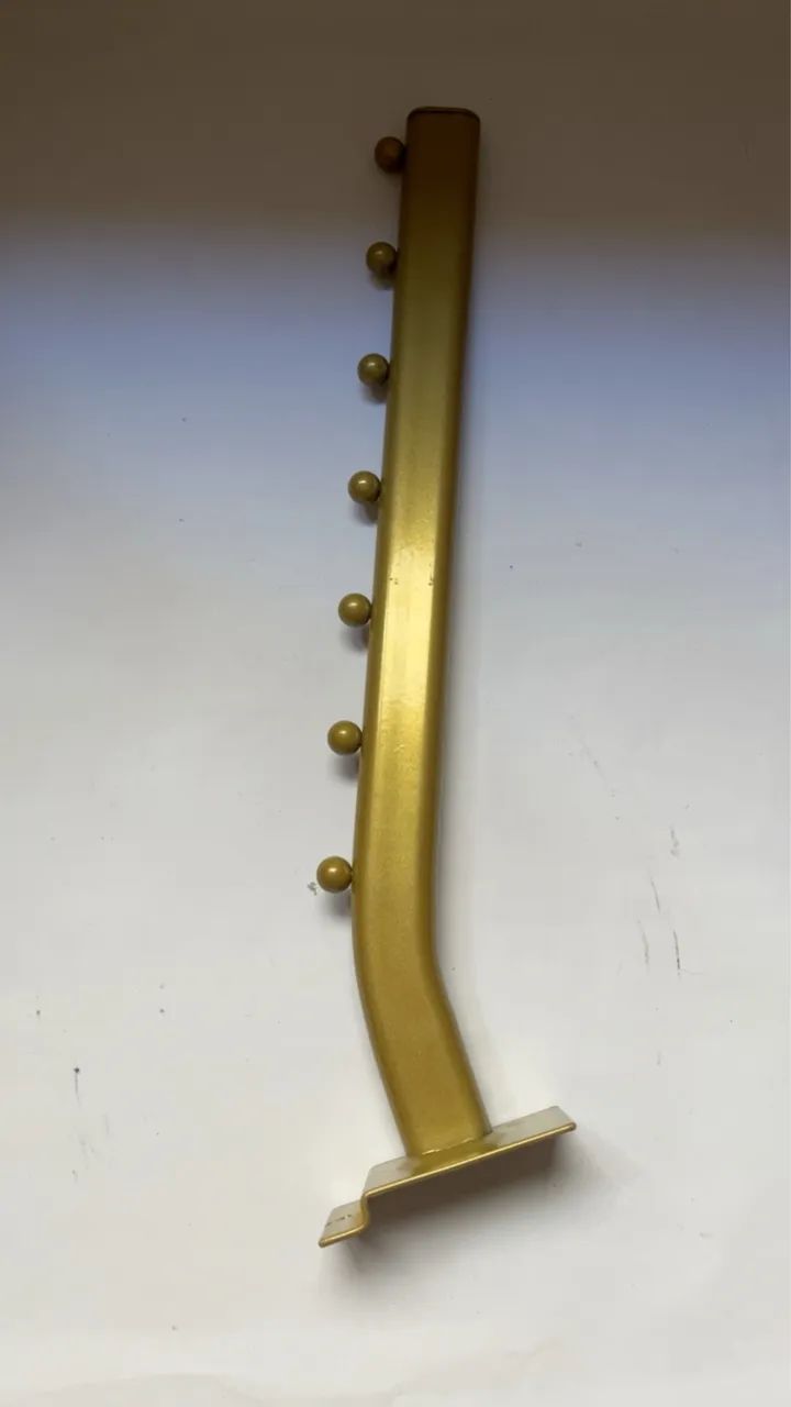 RT Cabideiro Dourado para Loja / Painel