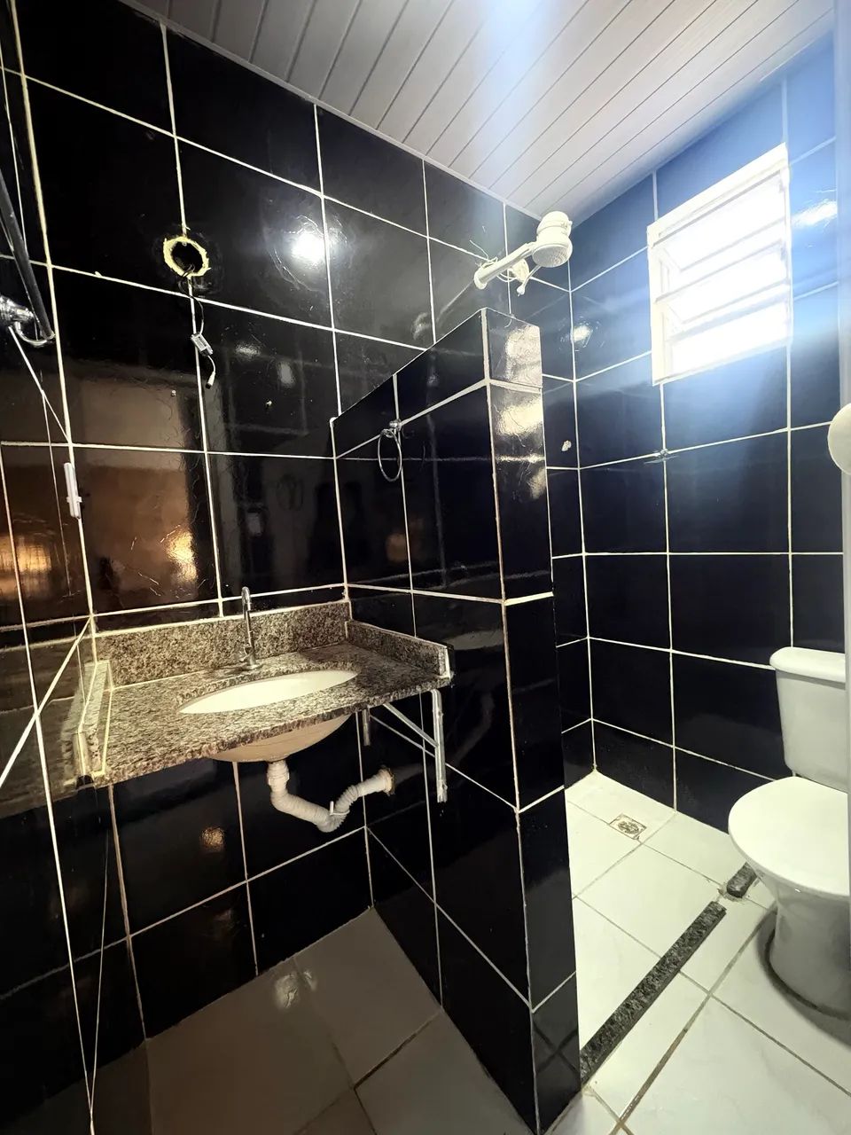 Ampla Kitnet com garagem, com tudo incluso (exceto internet).  - Foto 4