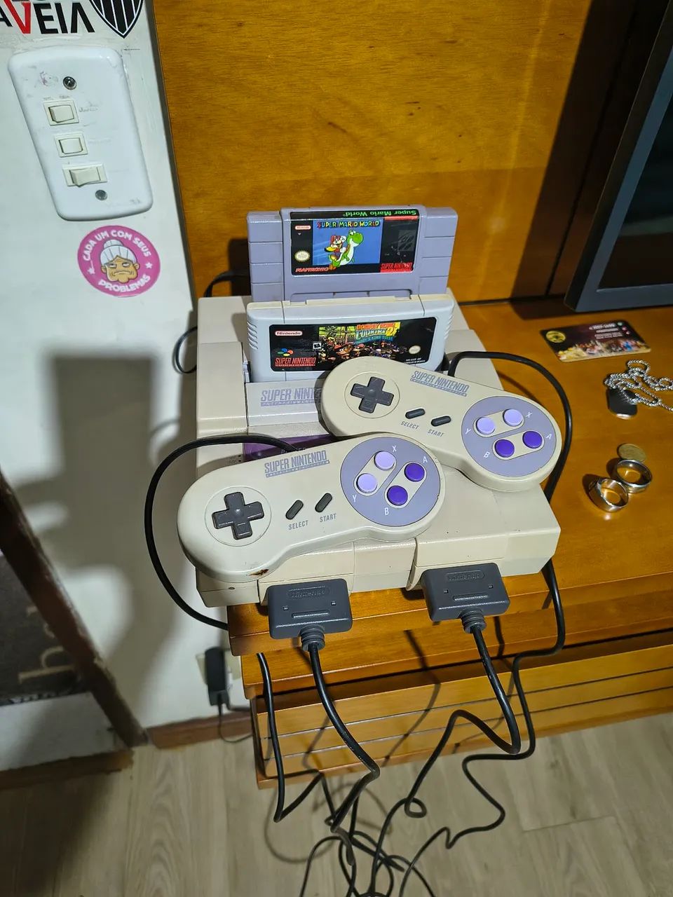 Super Nintendo com 2 controles e 2 cartuchos 