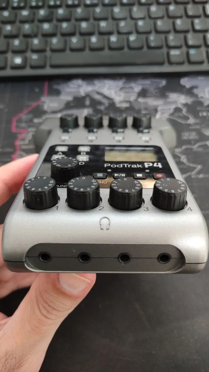Gravador De Áudio Zoom Podtrak P4 Podcast Multitrack