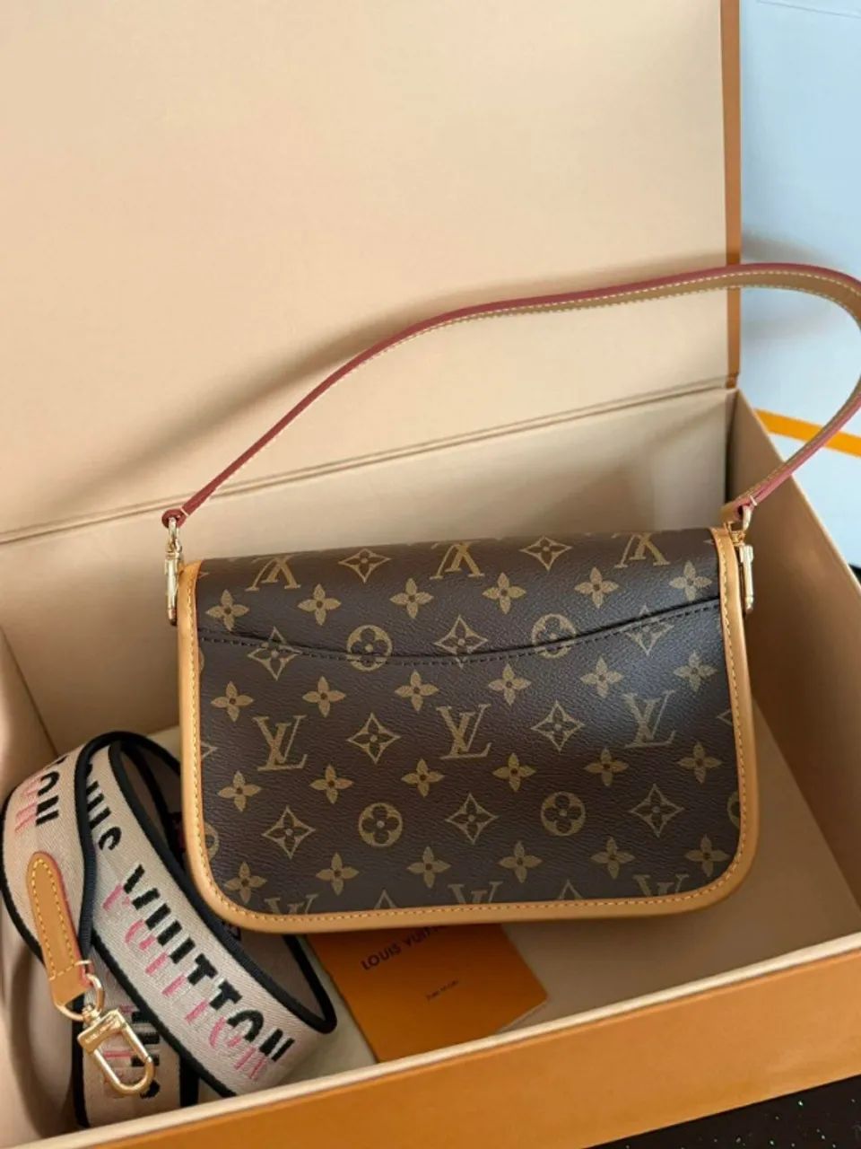 Bolsa Louis Vuitton Diane - Foto 2