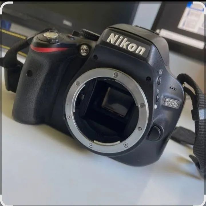 Nikon D5100 somente o corpo - troco em Iphone - Câmeras e