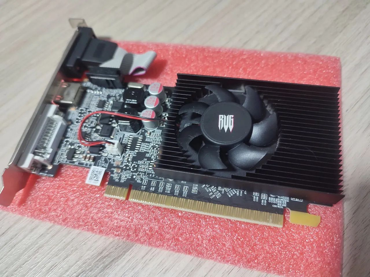 Placa de vídeo GT 210 1GB DDR3 