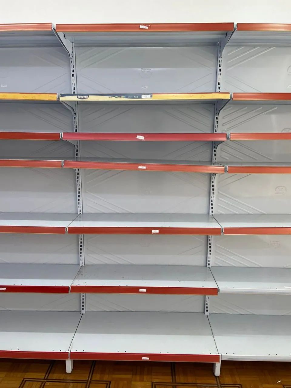 4 Gondolas com prateleiras em metal para comercio em geral - Foto 3