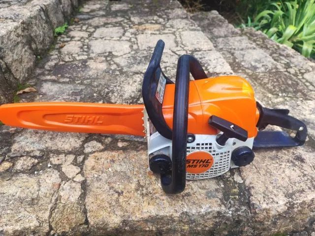Motosserra a gasolina Stihl MS 170 branco/laranja