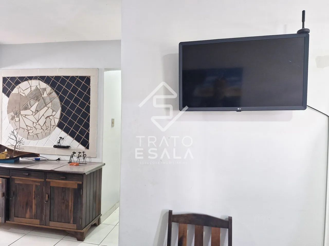 Três quartos, mobiliado, em rua tranquila e próximo à orla - Foto 4
