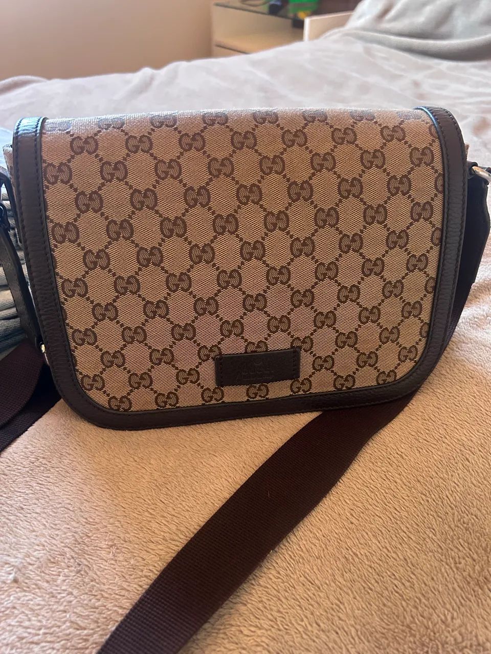 Bolsa Gucci GG CANVAS FLAP MESSENGER BAG