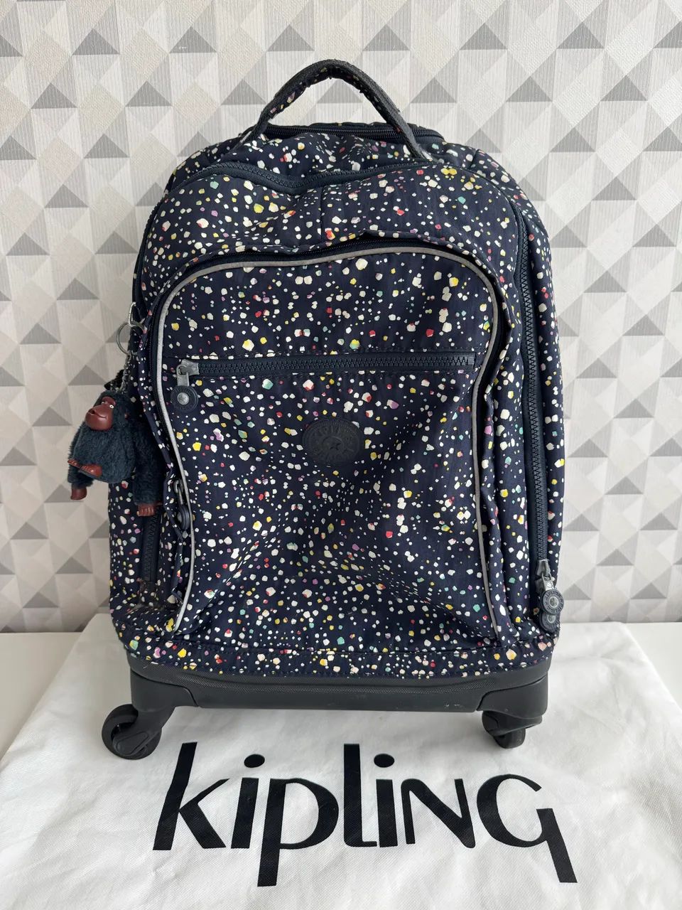 Mochila Kipling com rodinha (pouco usada) super nova