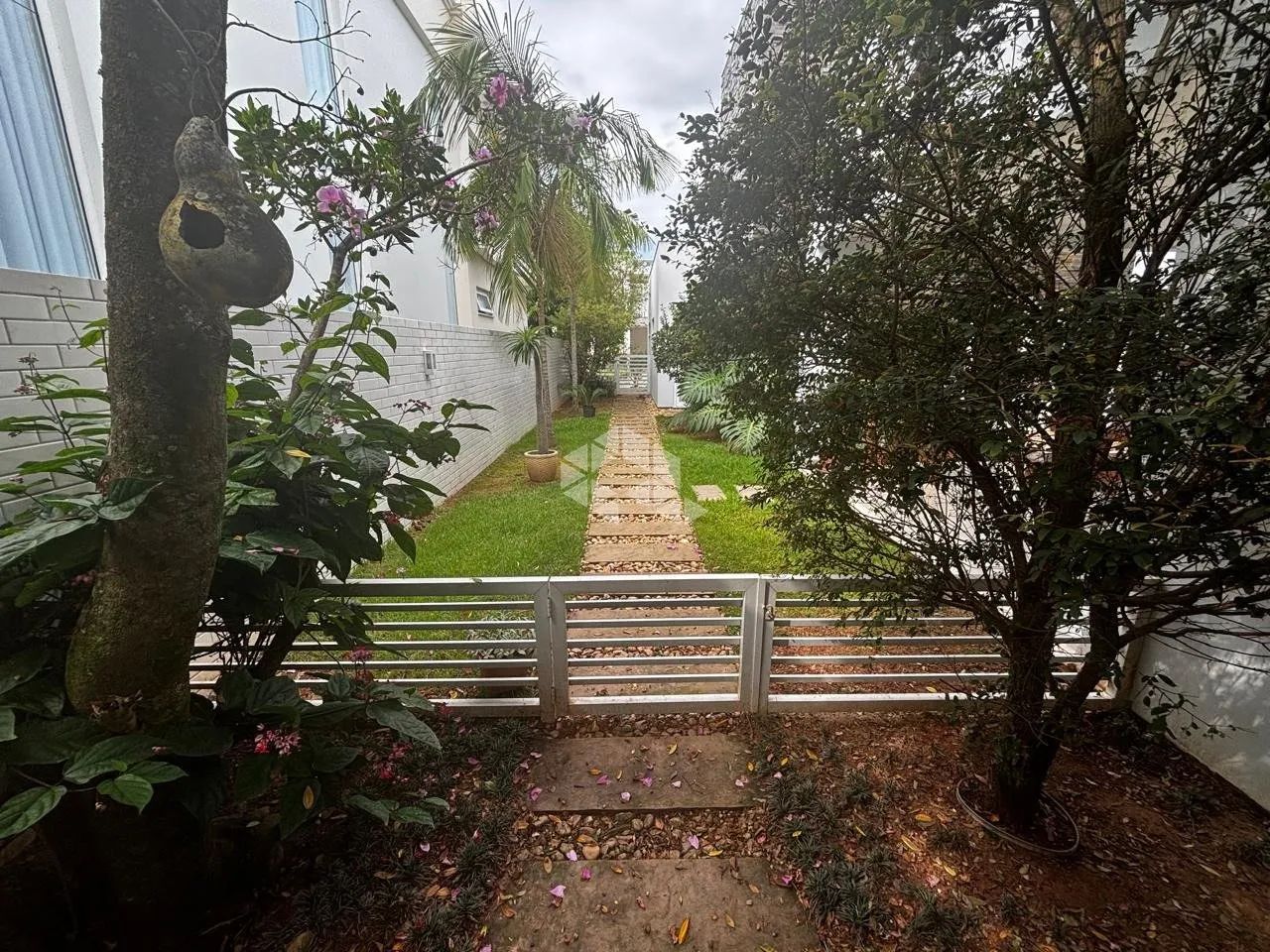 Casa com 3 quartos/dormitórios sendo 1 suíte no bairro Rio Tavares, em Florianópolis - SC - Foto 4