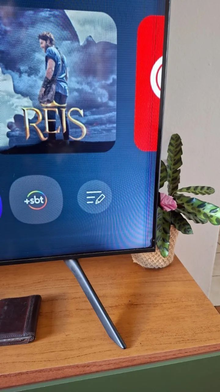 TV Samsung 70" Crystal 4k UHD - Com defeito na tela - Foto 3