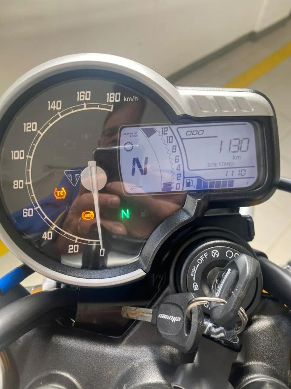 Vendo Triumph Speed 400 2026, com 1130 km.  - Foto 2