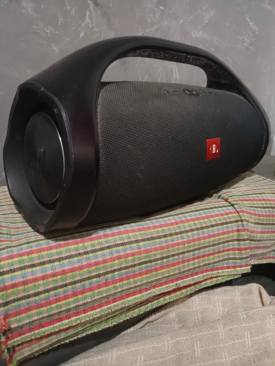 Som jbl bombox 1