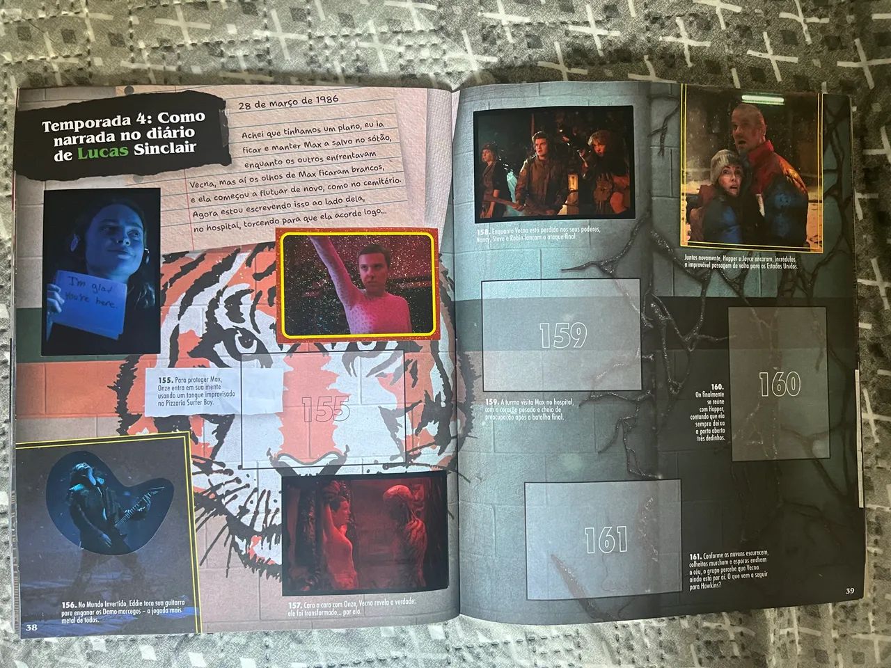 Álbum Stranger Things - com 76 figurinhas coladas - Foto 2
