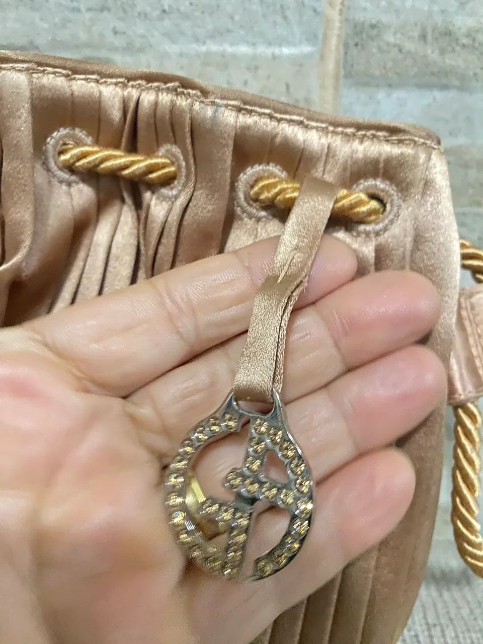 Bolsa estilo (bucket) da renomada grife Giorgio Armani - Foto 3