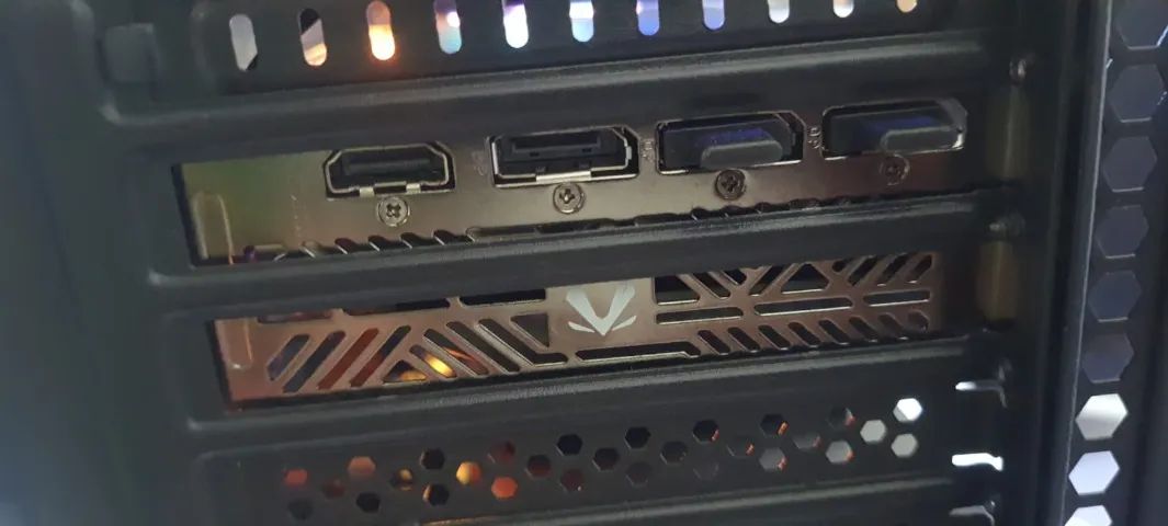 RTX 5060 TI OC 8GB ZOTAC  - Foto 2