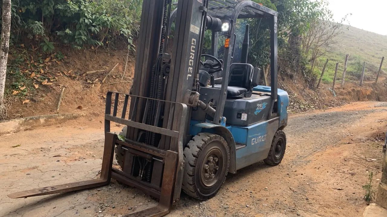 EMPILHADEIRA A DIESEL 2024. 2.5 TONELADAS, REVISADA