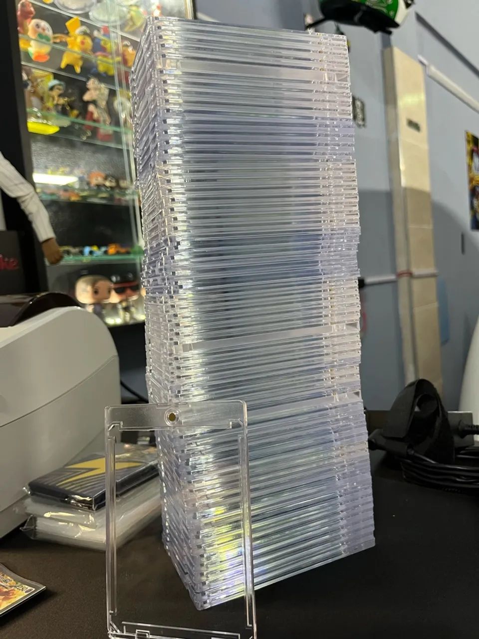 55 Top Loader Magnéticos Protetores De Cartas Pokémon - Foto 4