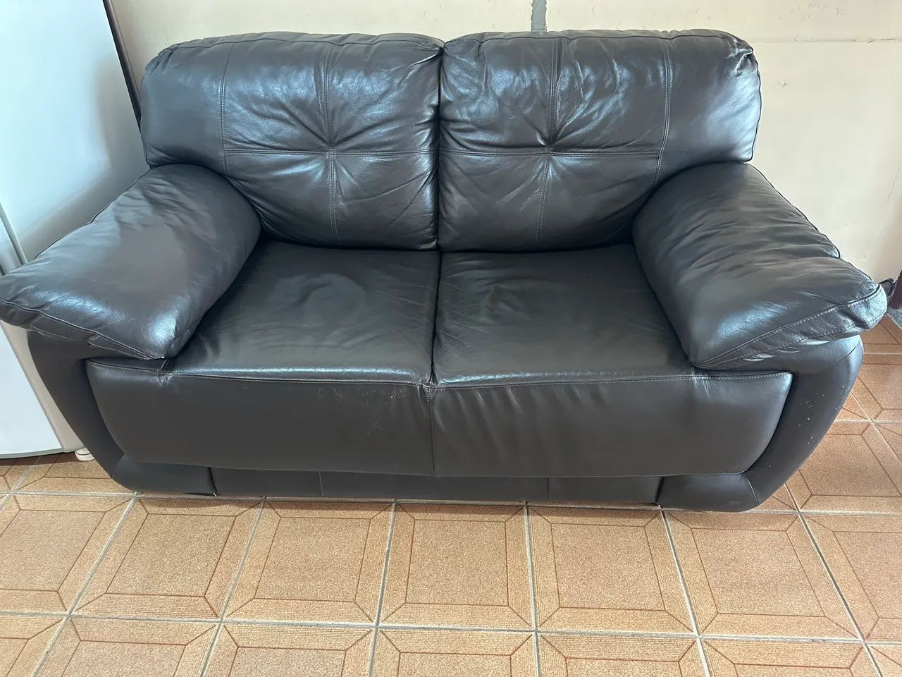 Vendo sofá de couro - Foto 2