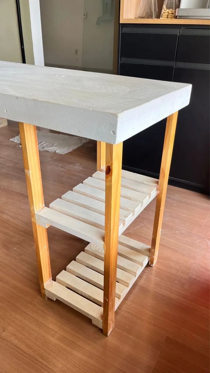 Mesa Rústica de Pallet com 2 Prateleiras