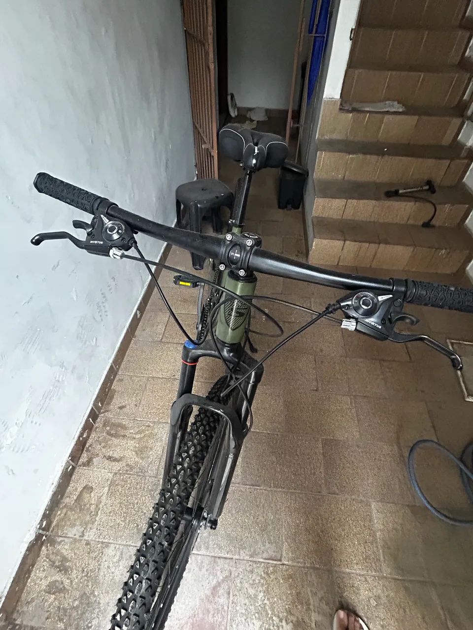 Bicicleta aro 29 verde militar - Foto 4