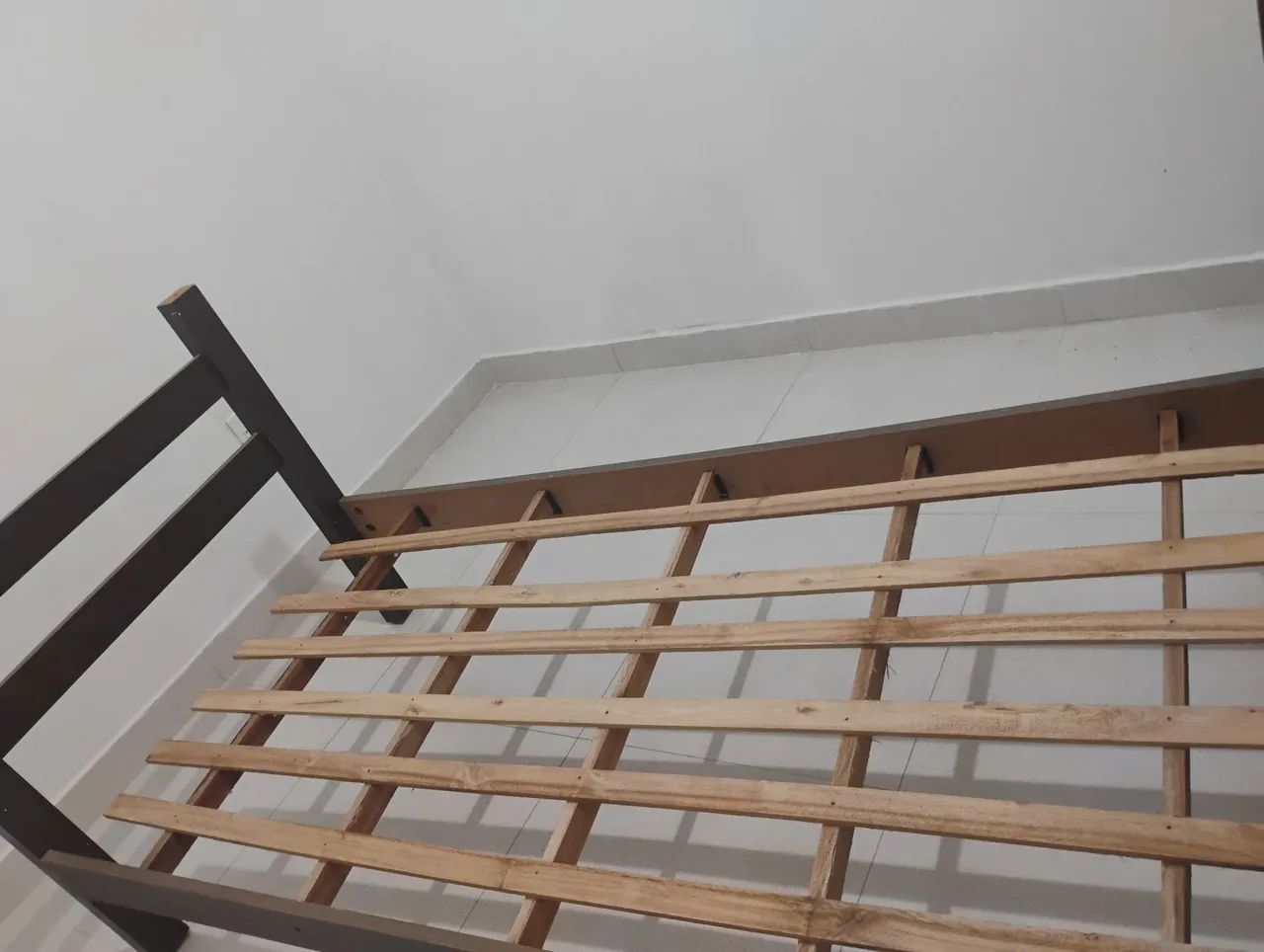 Cama de solteiro ,sem colchão. - Foto 3