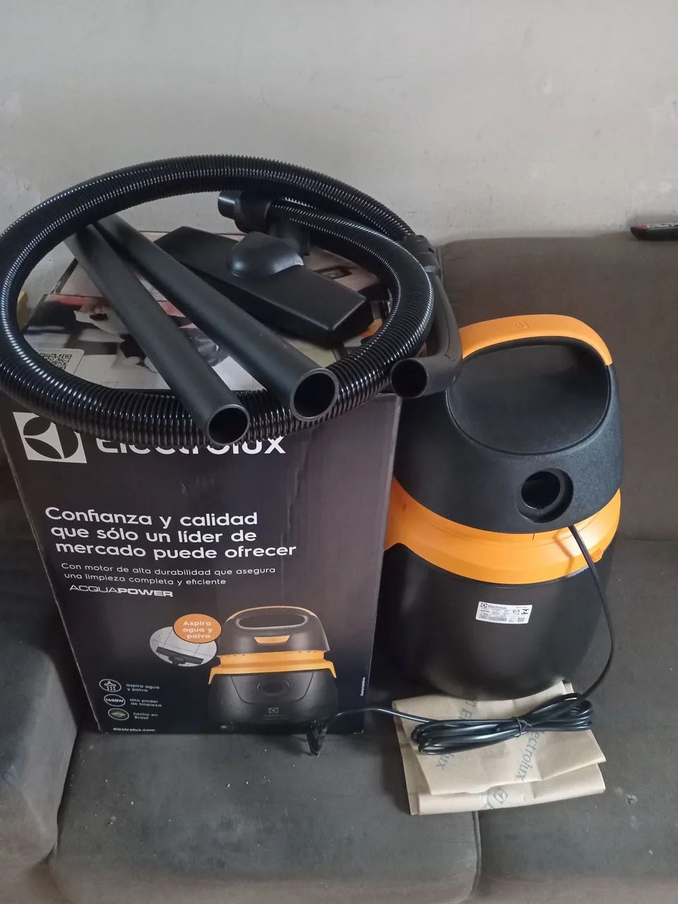 ASPIRADOR ELETROLUX AQQUAPOUER NOVO S/USO 