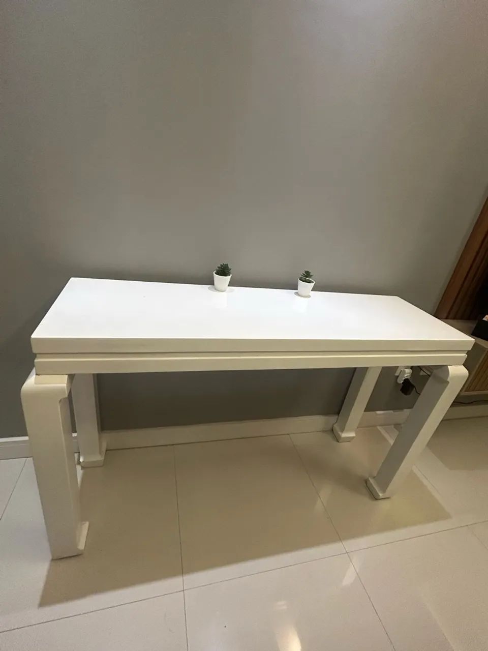 Vendo mesa com 6 cadeiras e 1 aparador  - Foto 5
