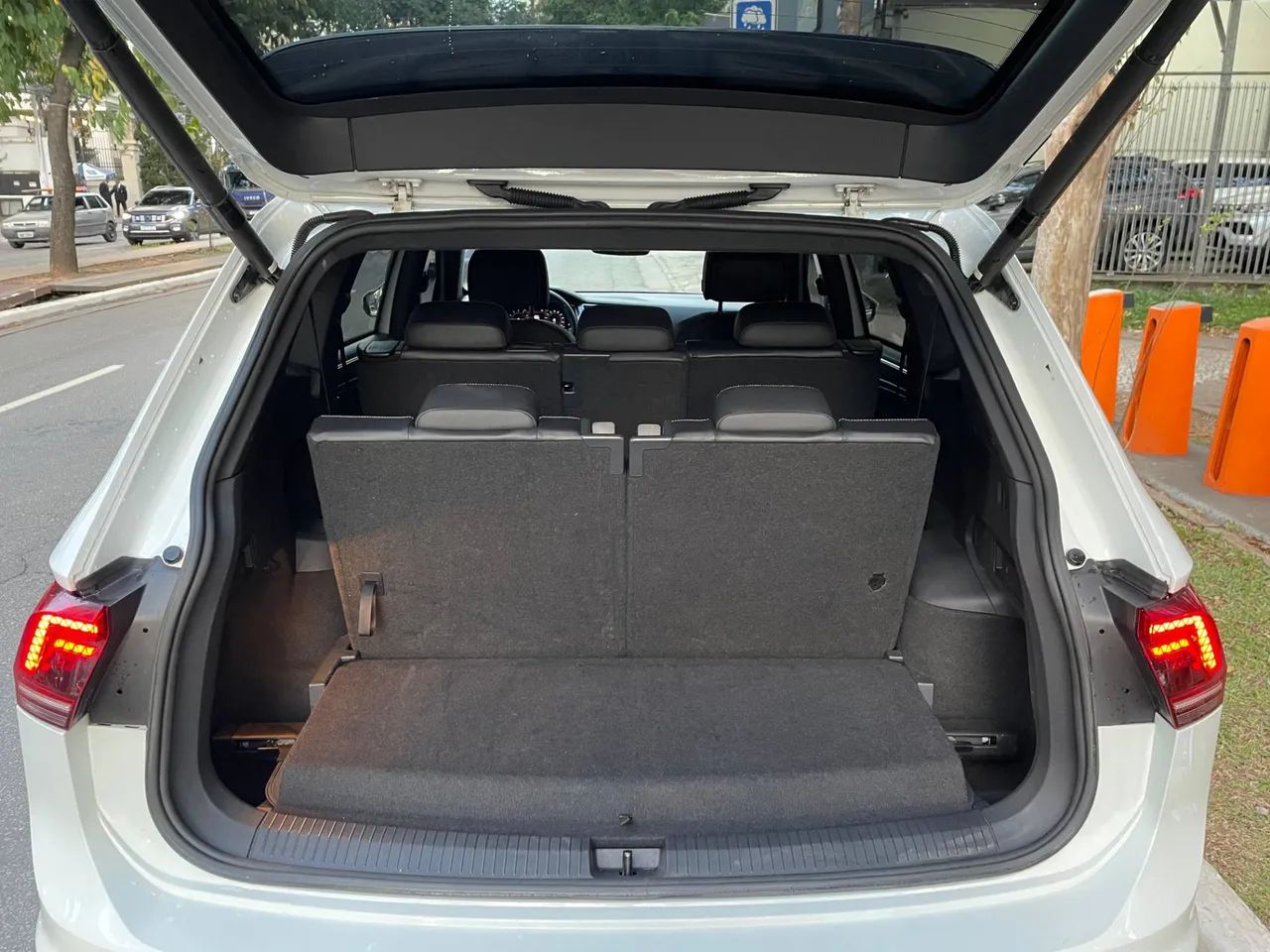 Volkswagen Tiguan Allspac R-Line 350 TSI 2.0 4x4, foto 10 de 19