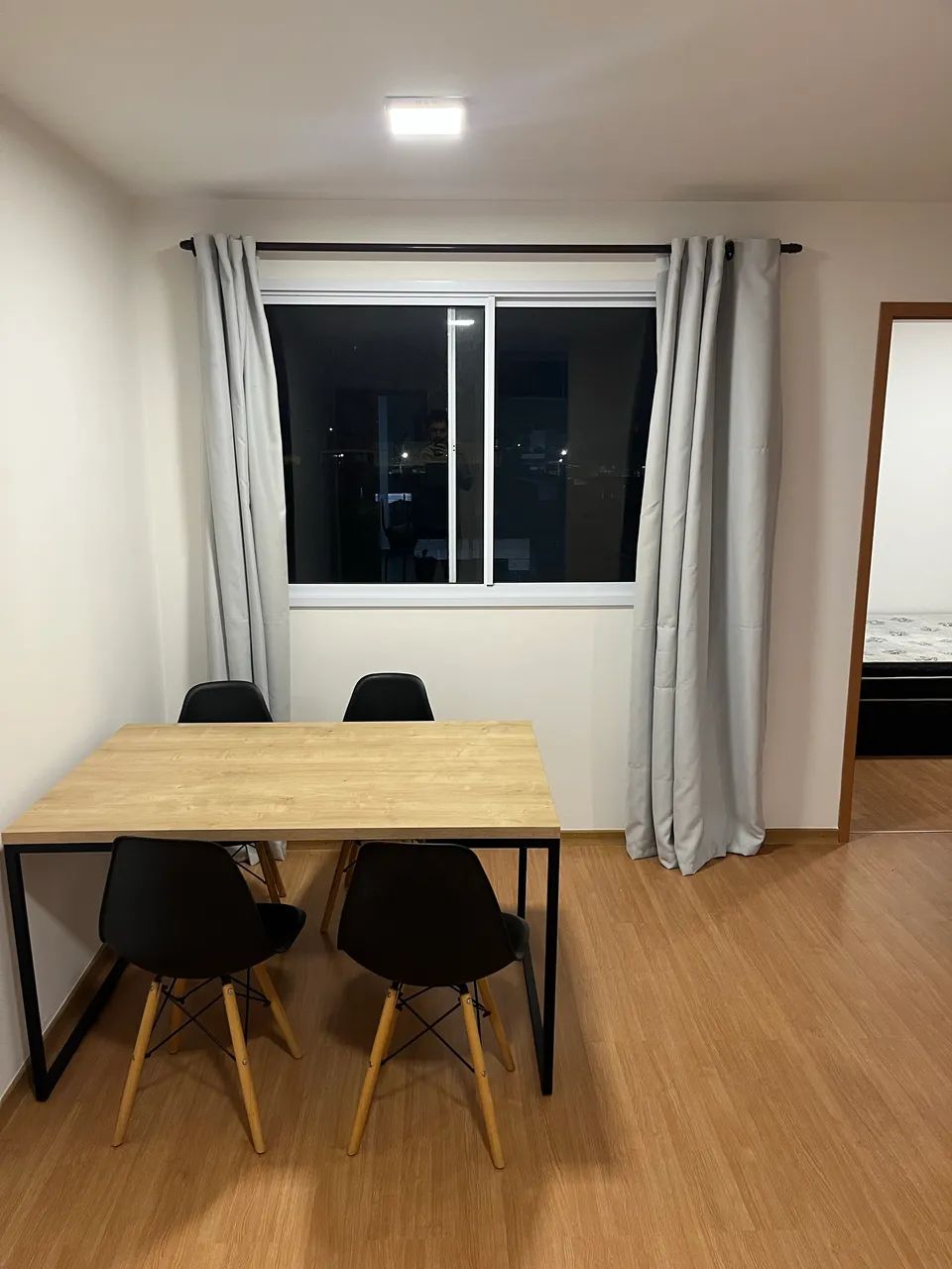 Conjunto mesa industrial e 4 cadeiras Eiffel - Foto 3