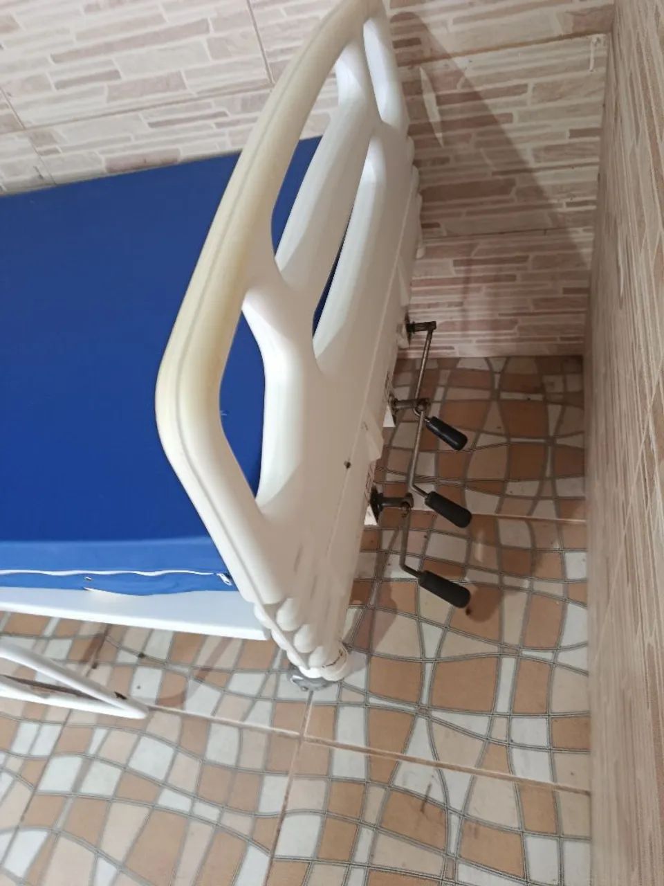 Vendo cama hospitalar com colchão  - Foto 2