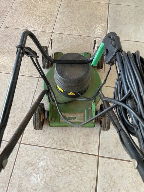 Cortador de grama eletrico trapp MC 35 l USADO em excelente estado