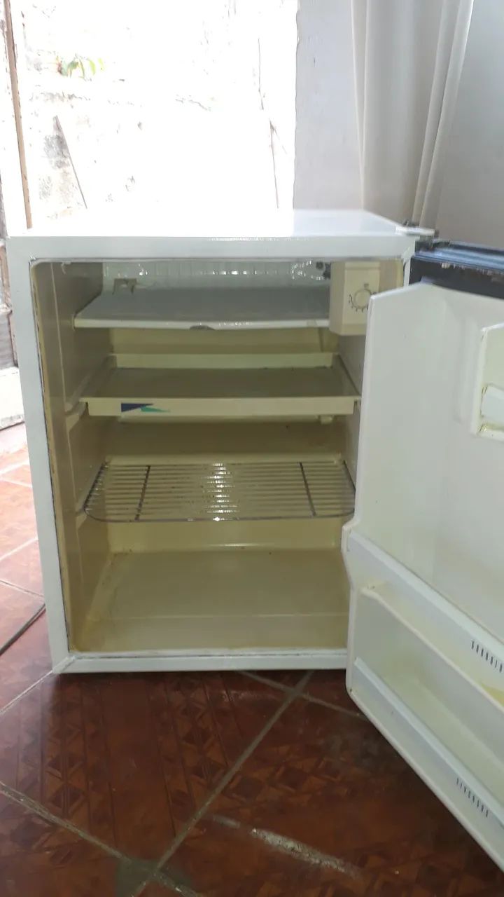 Frigobar Consul 80 litros funcionando perfeitamente.  - Foto 4