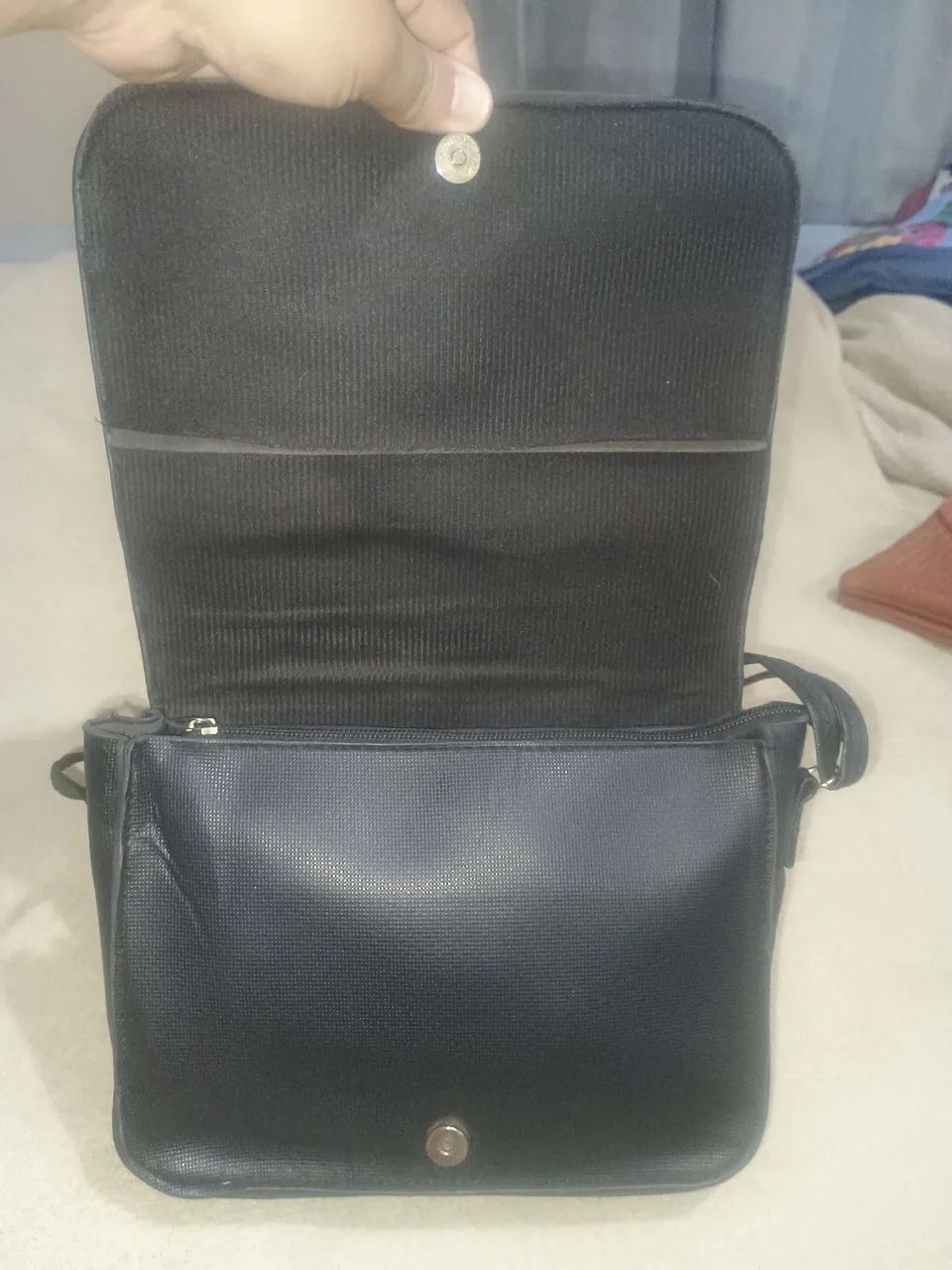 Bolsa tiracolo em bom estado preço pra vender logo  - Foto 5