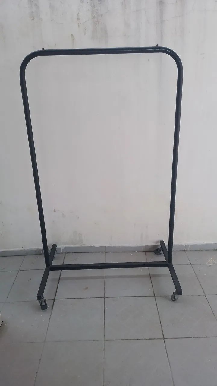 Arara de roupas de ferro - Foto 3