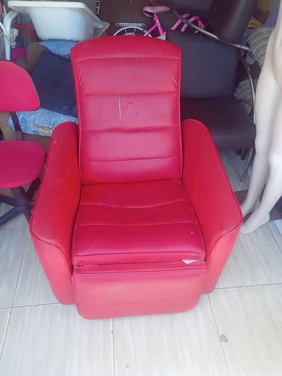 Vendo poltrona do papai.