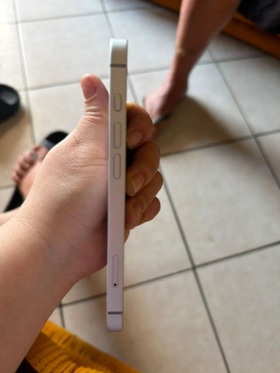 Vendo iPhone 16e  - Foto 3