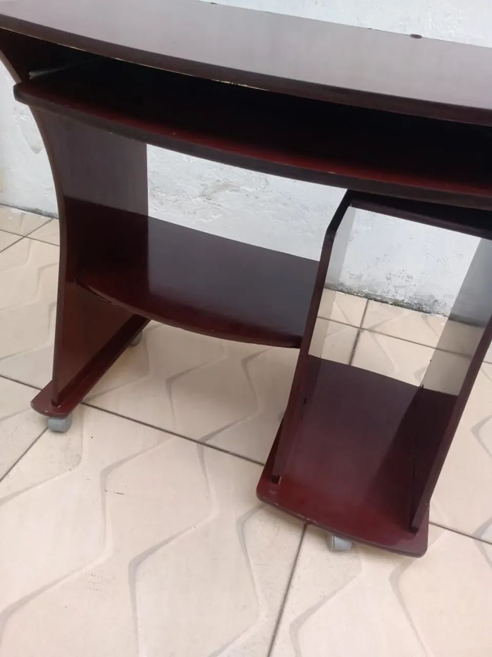 Desk432957929638471683