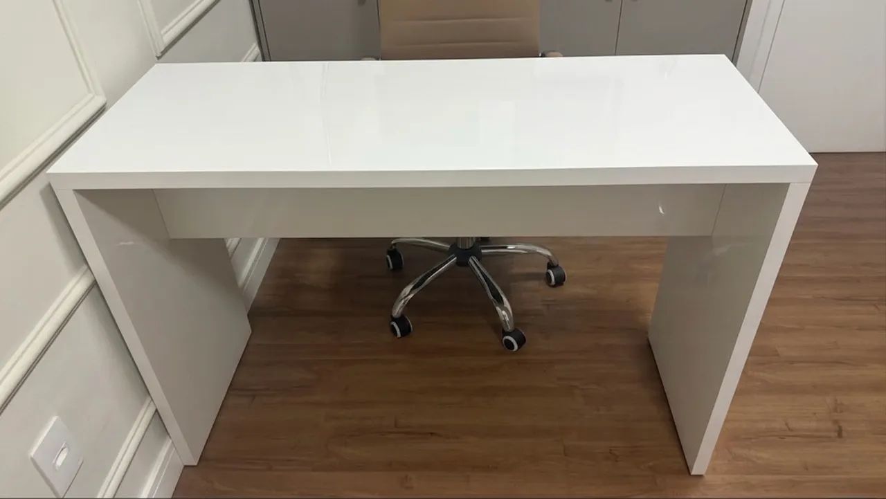 Mesa escritório laqueada feita de marcenaria 