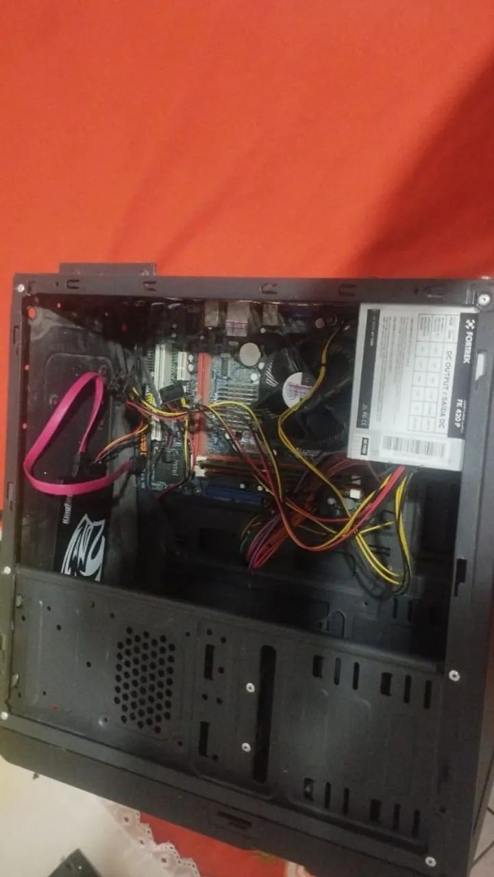 Pc core 2 Du com 6gb de ran com SSD 256 + monitor de 15 polegadas