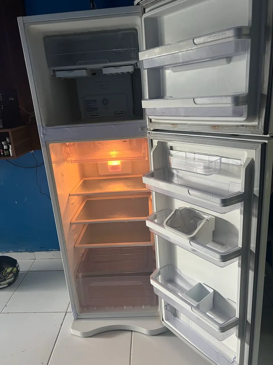 Vendo geladeira frost free funcionando perfeitamente  - Foto 2